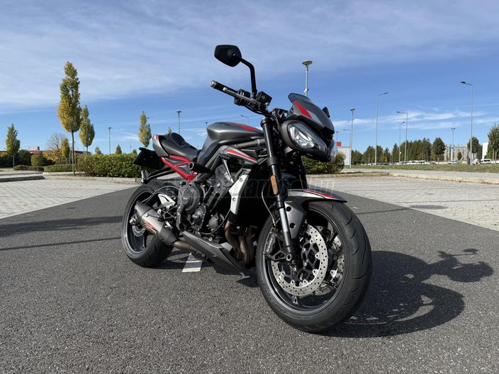 TRIUMPH STREET TRIPLE