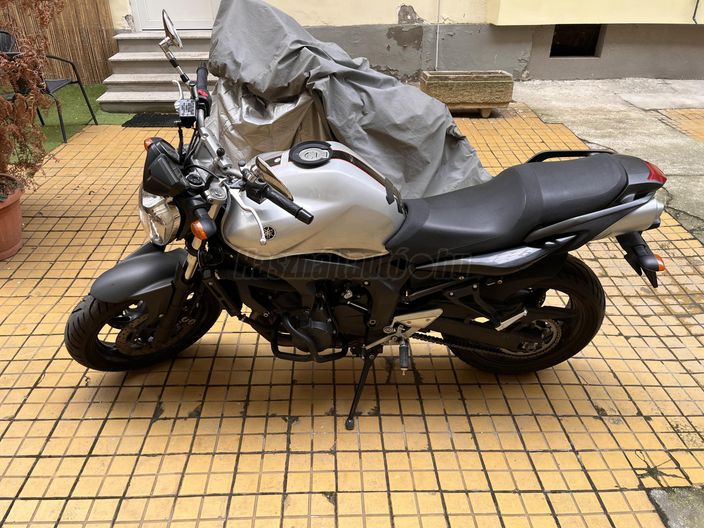 YAMAHA FZ6-N