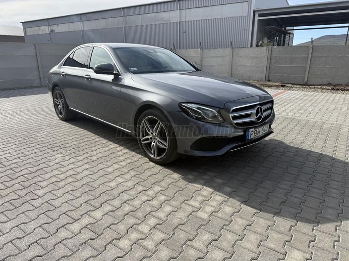MERCEDES-BENZ E 220