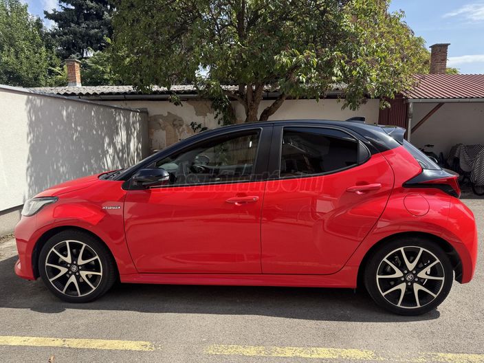 TOYOTA YARIS 1.5 Hybrid Premier Edition e-CVT