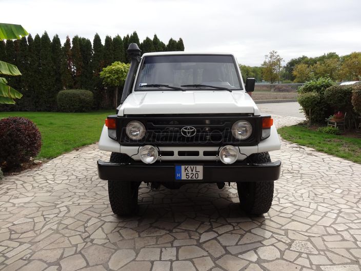 TOYOTA LAND CRUISER