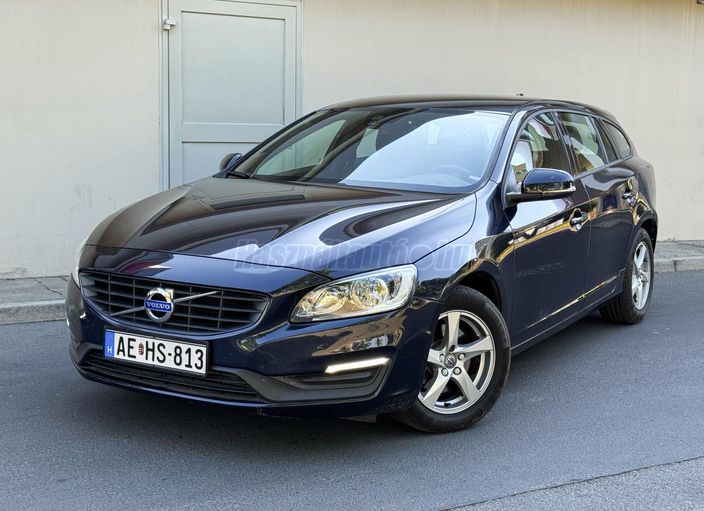 VOLVO V60 2.0 D [D3] Momentum Geartronic