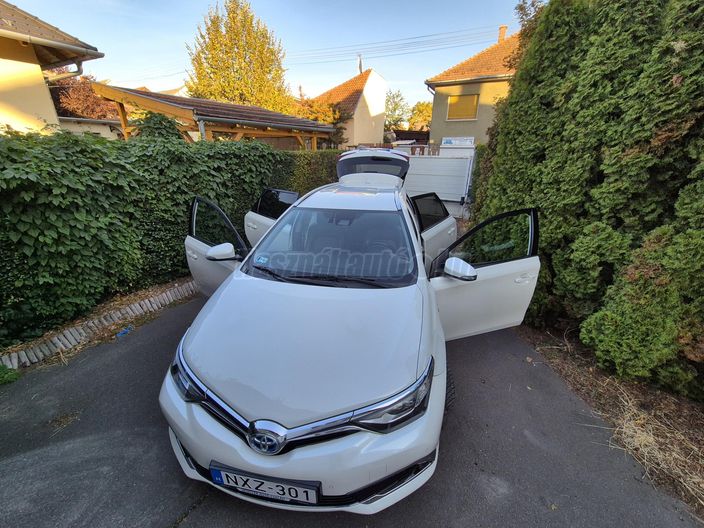 TOYOTA AURIS Touring Sports 1.8 HSD Executive TSS (Automata)