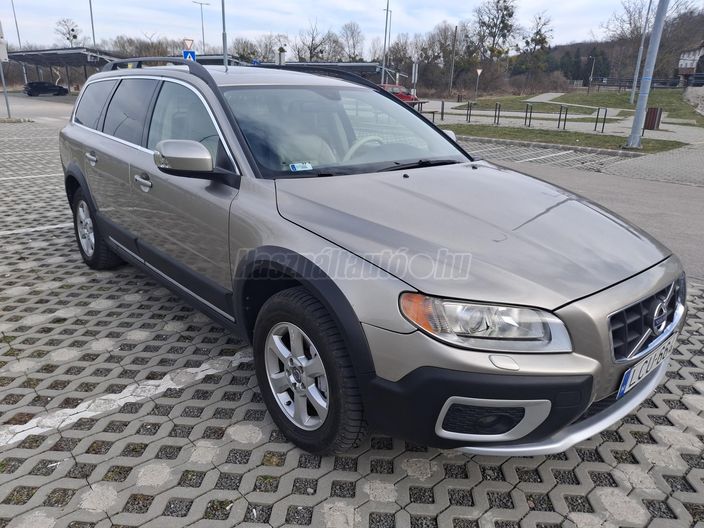 VOLVO XC70 2.4 D [D5] AWD Momentum