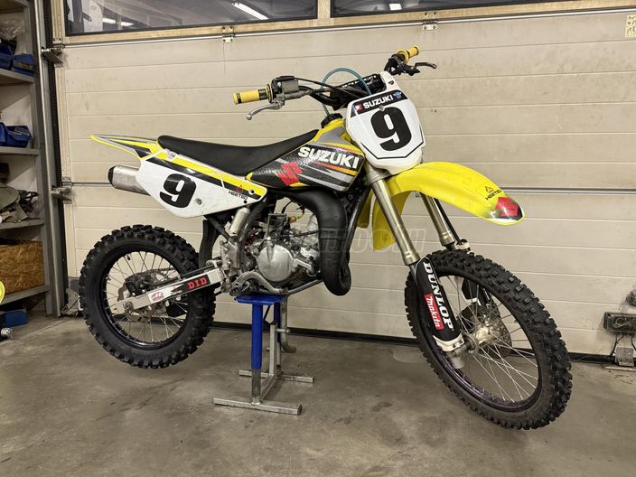 SUZUKI RM 85
