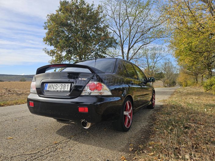 MITSUBISHI LANCER