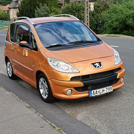 PEUGEOT 1007 1.4 HDi Sporty