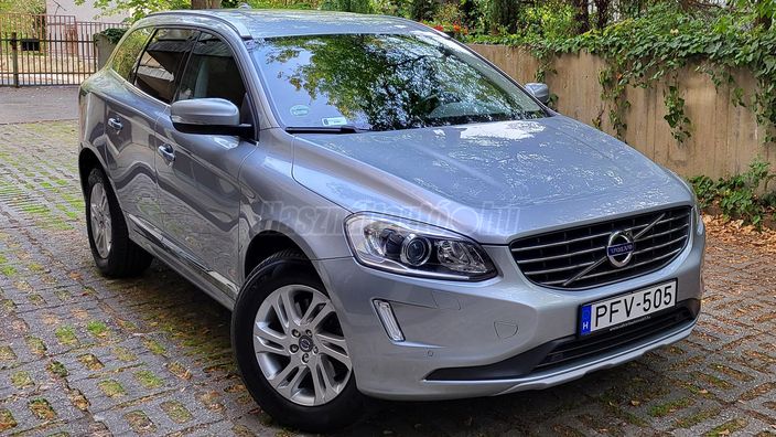 VOLVO XC60 2.0 D [D4] Momentum FWD