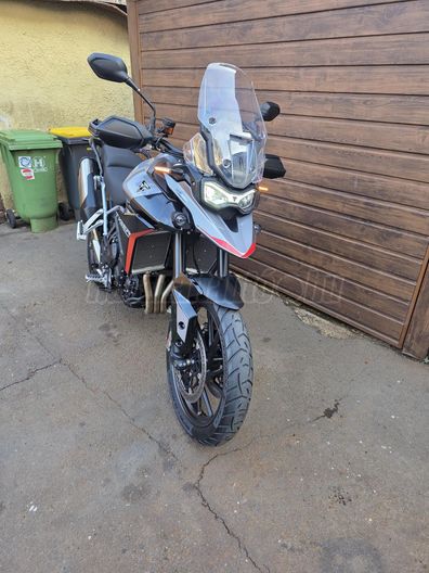 TRIUMPH TIGER 900