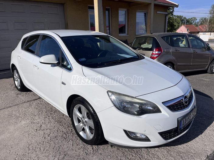OPEL ASTRA J 1.4 Cosmo