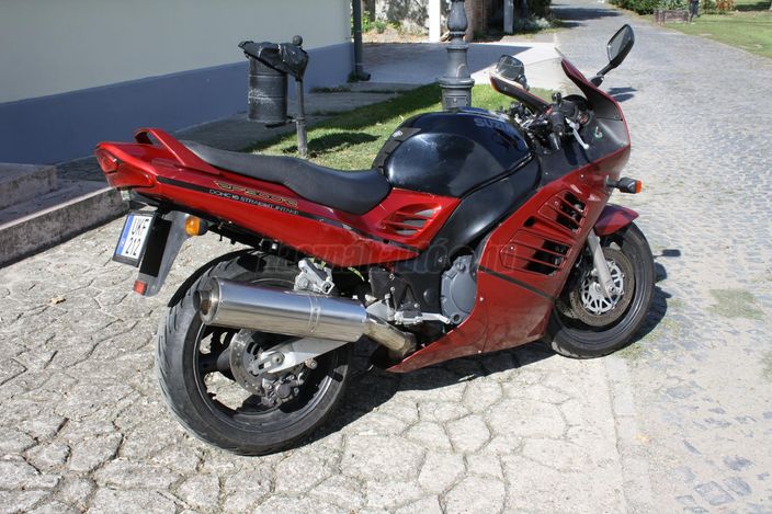 SUZUKI RF 900 R
