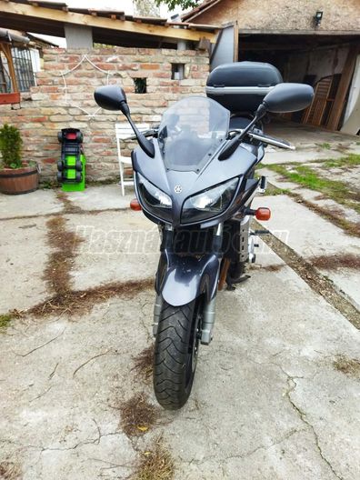 YAMAHA FZS 1000 (FAZER)
