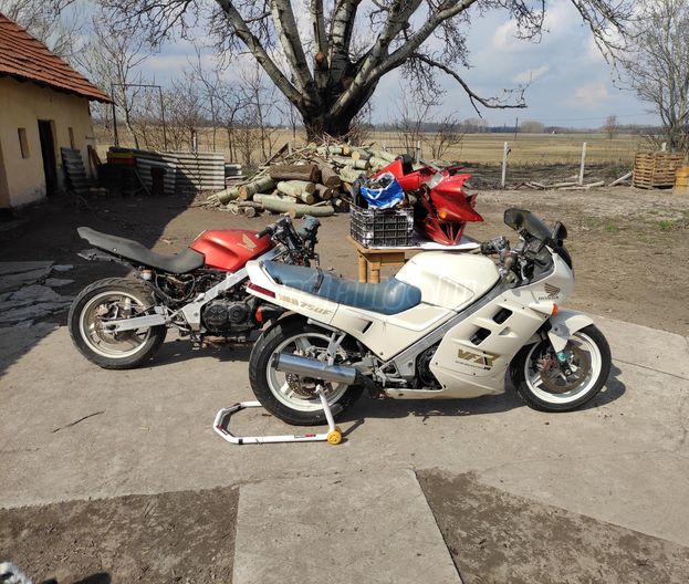 HONDA VFR 750 F