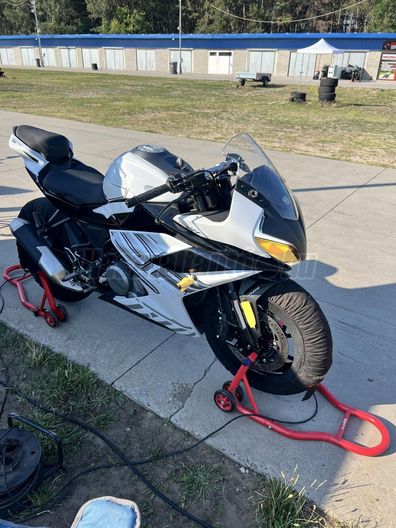 CFMOTO 300 SR