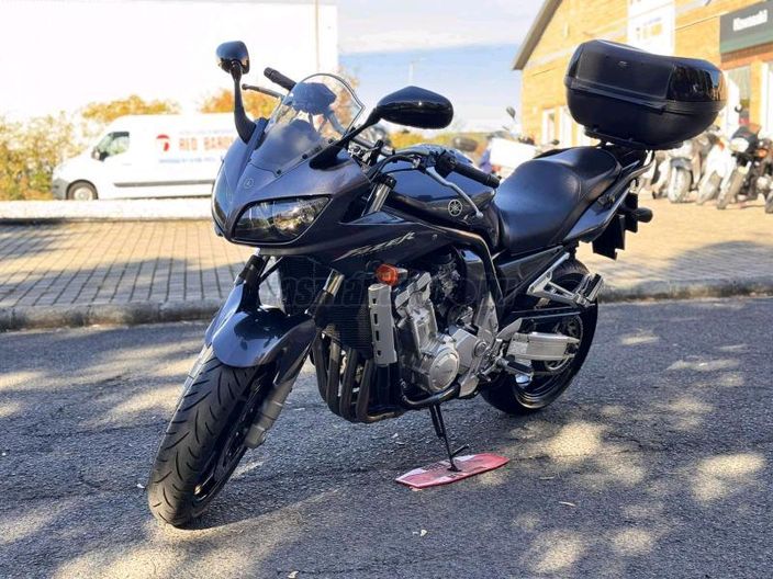 YAMAHA FZS 1000 (FAZER)