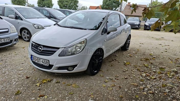 OPEL CORSA D 1.4 Color Edition