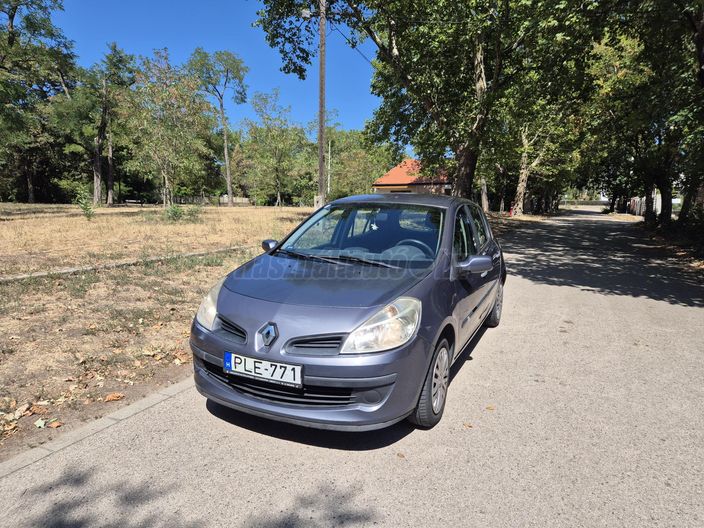 RENAULT CLIO 1.2 16V Authentique
