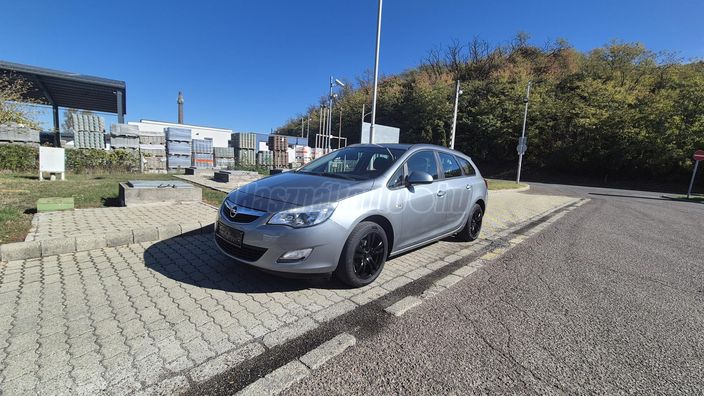 OPEL ASTRA J Sports Tourer 1.4 Active