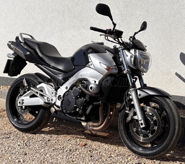 SUZUKI GSR 600