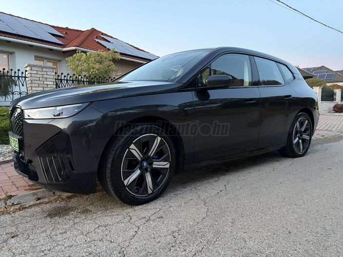 BMW IX xDrive40 74,1kWh