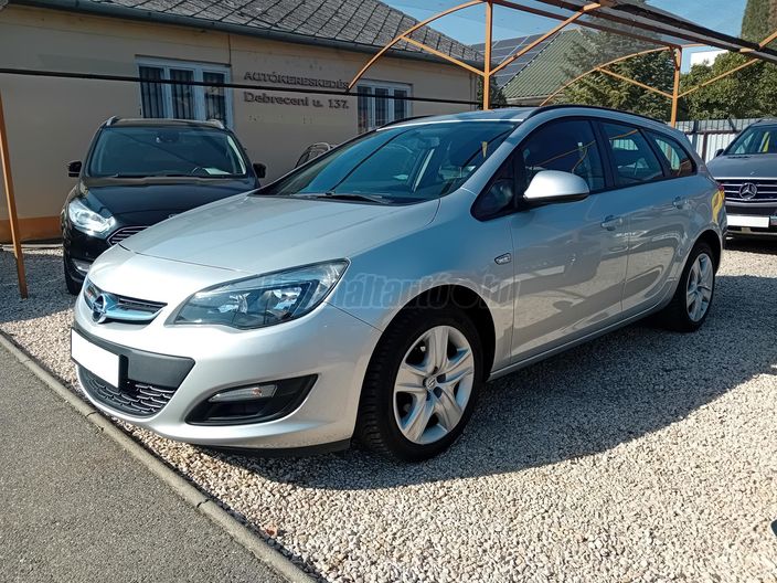 OPEL ASTRA J Sports Tourer 1.6 Sport