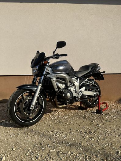YAMAHA FZ6-N