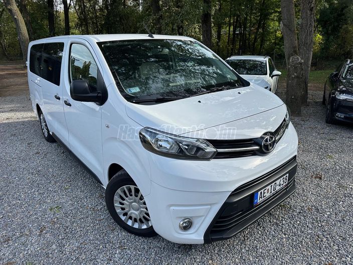 TOYOTA PROACE 2.0 D-4D Combi Live L2H1
