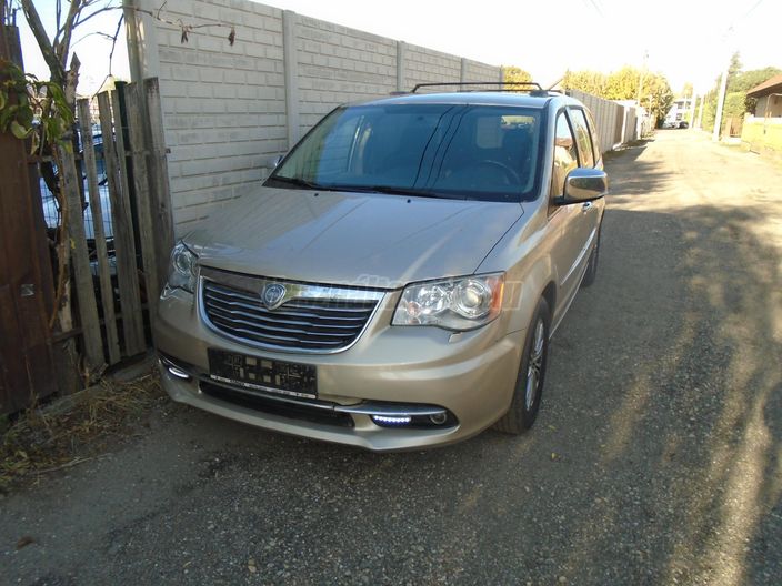 LANCIA VOYAGER 2.8 DS Platinum (Automata) (7 személyes )