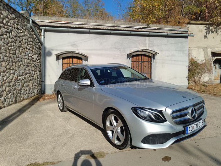 MERCEDES-BENZ E 220