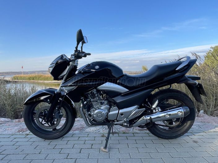 SUZUKI GW 250 INAZUMA
