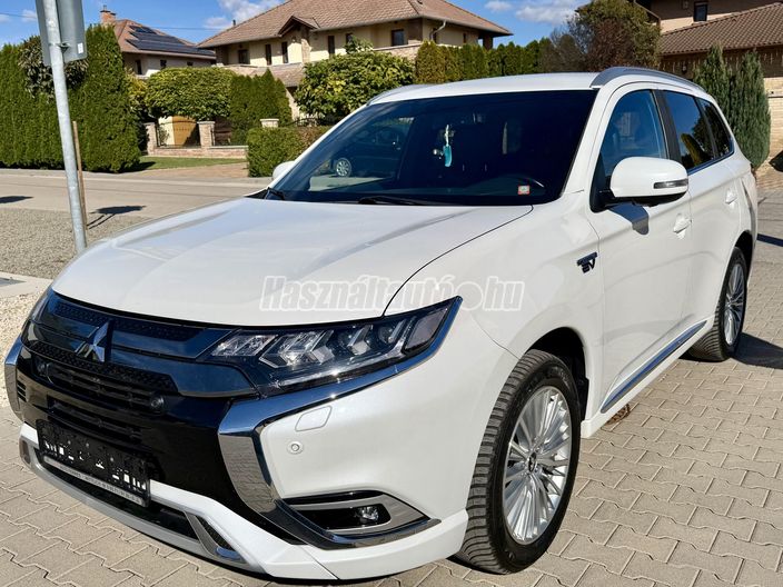 MITSUBISHI OUTLANDER 2.4 PHEV Instyle Premium 4WD CVT