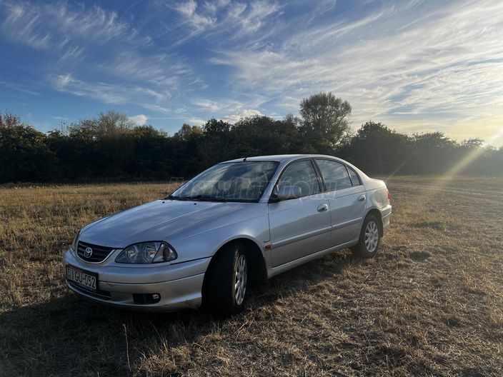 TOYOTA AVENSIS 1.6 Linea Sol