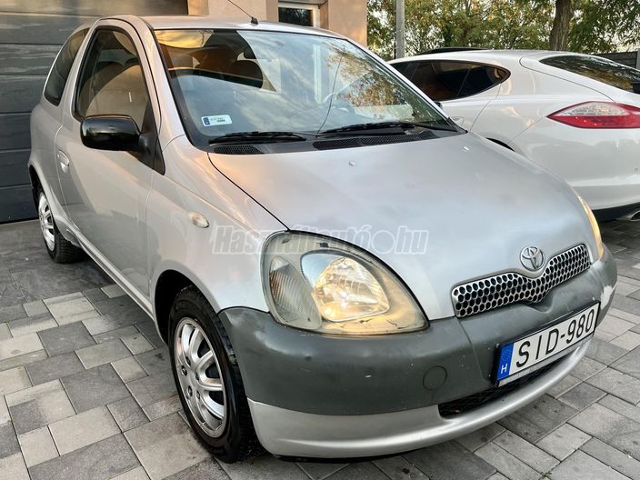 TOYOTA YARIS 1.0 Linea Luna
