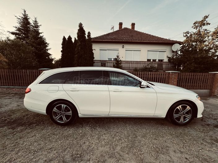 MERCEDES-BENZ E 220