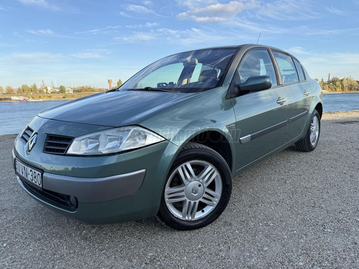 RENAULT MEGANE Limousine 1.6 Privilege