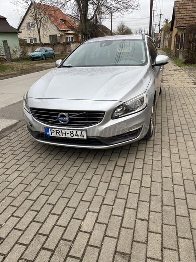VOLVO V60 1.6 D [D2] Momentum
