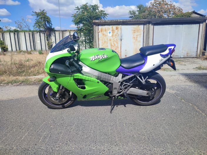 KAWASAKI ZX-7R (NINJA)