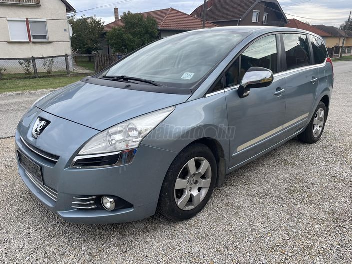 PEUGEOT 5008 1.6 HDi Confort