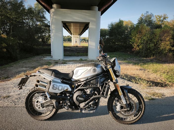 BENELLI LEONCINO 800