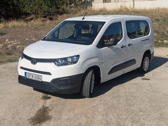 TOYOTA PROACE City Verso 1.2T Combi L2H1 [7 személy]