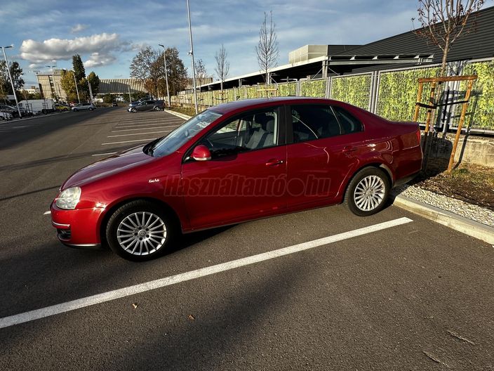 VOLKSWAGEN JETTA 1.6 Trendline