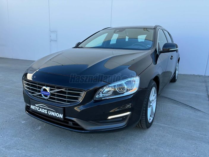 VOLVO V60 2.0 D [D3] Momentum