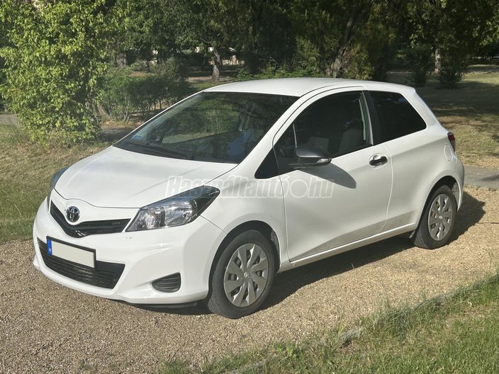 TOYOTA YARIS Van 1.0 VVT-i
