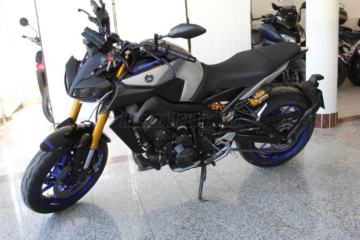 YAMAHA MT-09