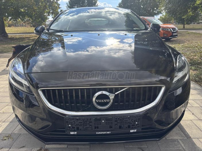 VOLVO V40 2.0 [T2] Momentum