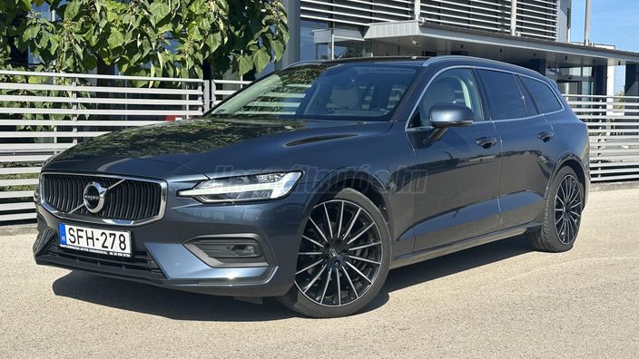 VOLVO V60 2.0 D [D3] Momentum Pro Geartronic