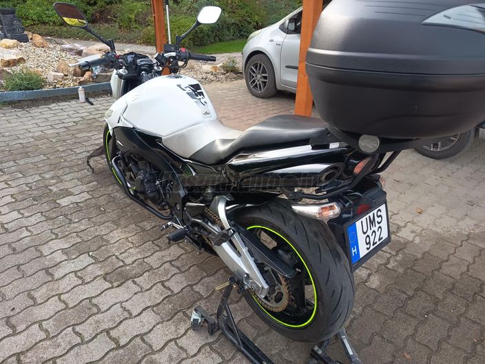 SUZUKI GSR 600