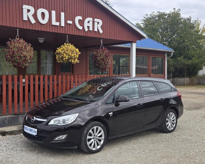 OPEL ASTRA J Sports Tourer 1.4 Cosmo