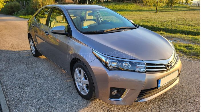 TOYOTA COROLLA Sedan 1.6 Live