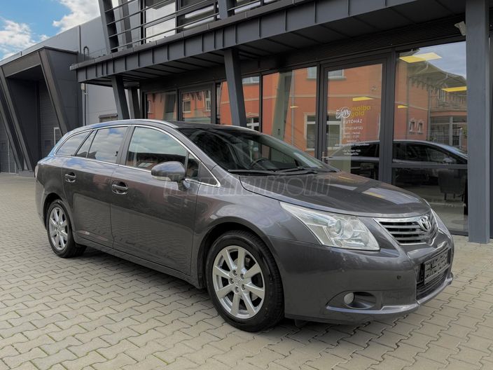 TOYOTA AVENSIS Wagon 2.0 Executive